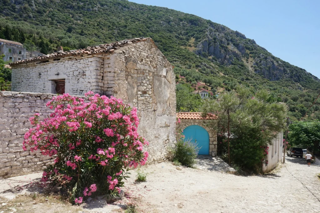 Le village de Qeparo en Albanie