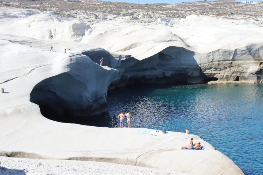 Sarakiniko paysage Milos cyclades voyage