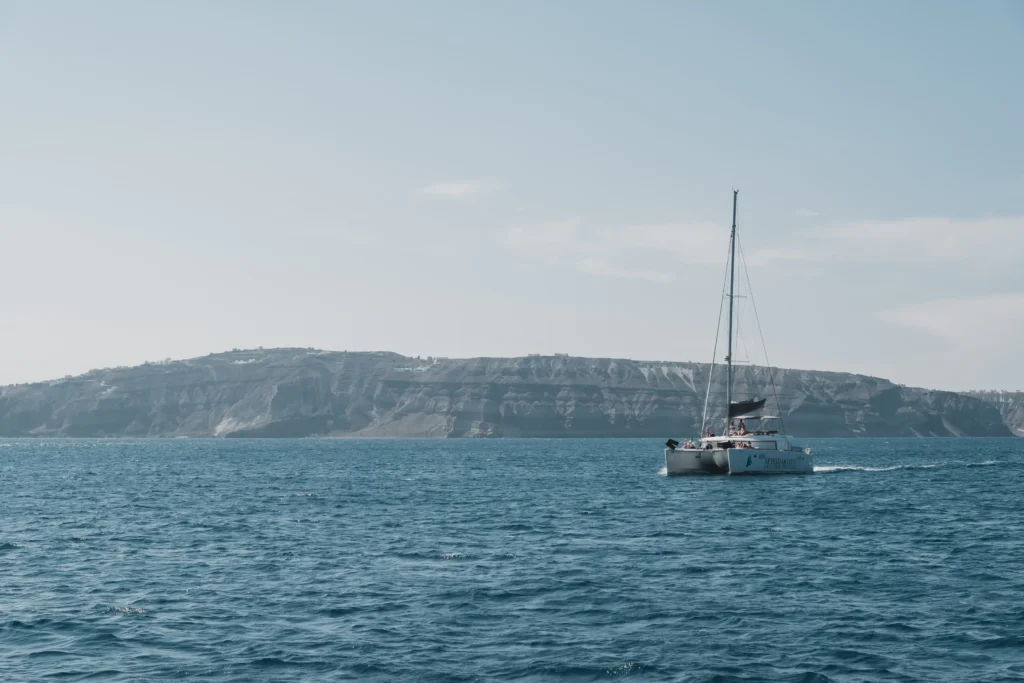 visite catamaran bateau santorin cyclades